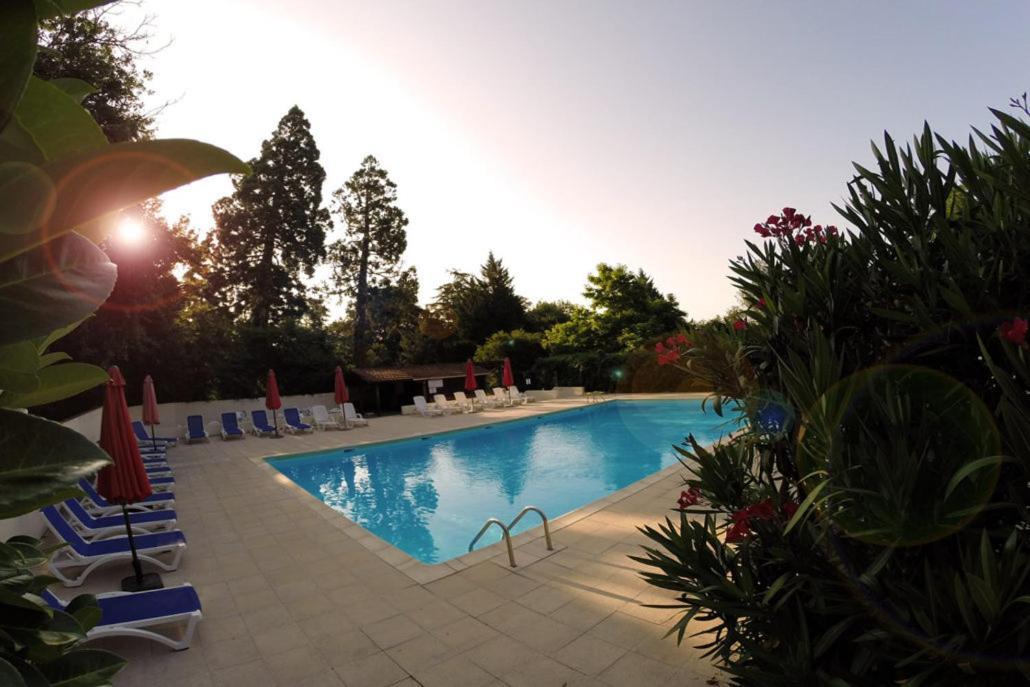 Camping Et Hotel Chateau Du Haget Montesquiou Exterior foto